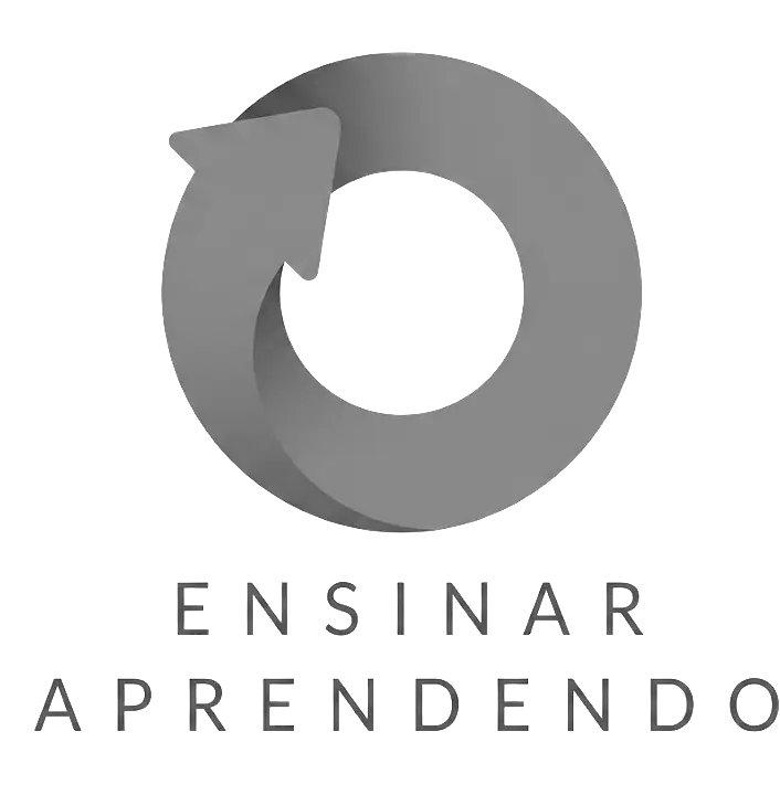Aulas voluntárias projeto Ensinar Aprendendo